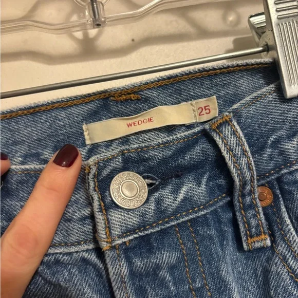 Women’s Classic Levi’s 501 Jeans - Picture 3 of 4